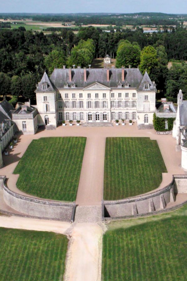 Chateau-de-Montgeoffroy---vue-aerienne